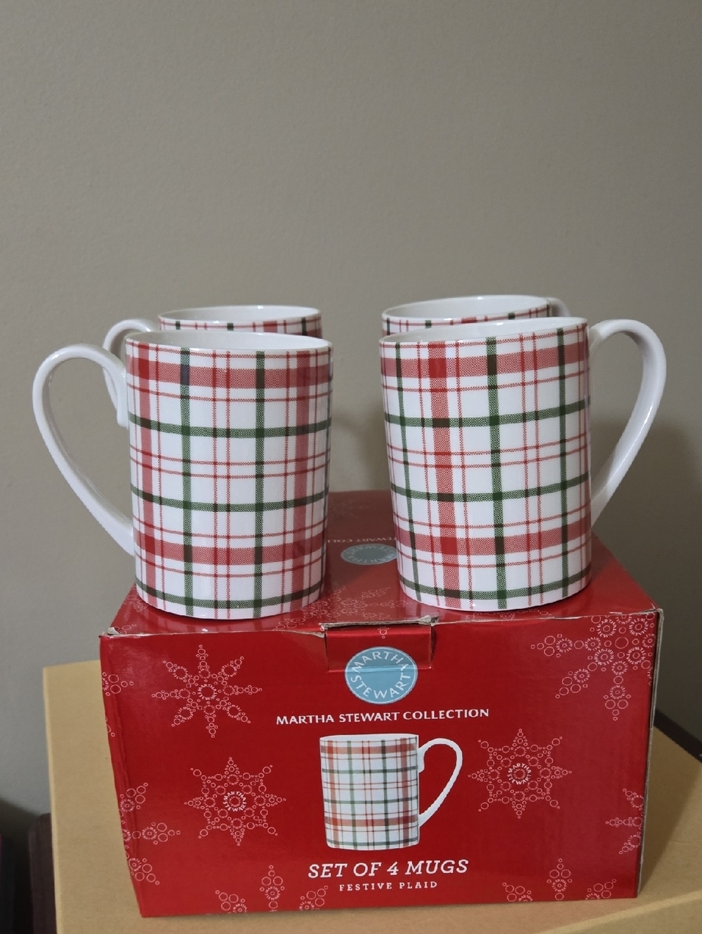 Martha Stewart Festive Plaid Red & Green Mugs 12 Ounces Set of 4 NWOT
